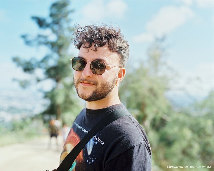 CineStill 400D Daylight Versatile 120