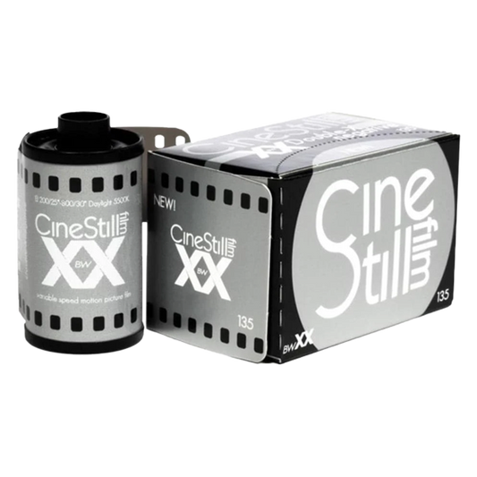 CineStill BwXX (Double-X) 135 fargefilm med  bilder for 35mm kamera.